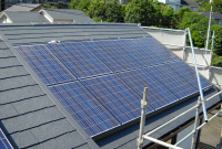 屋根の上の太陽光システム